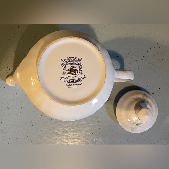 Vintage Salem China, English Collection, Hand-crafted, Delicate Teapot - Picture 7 of 7